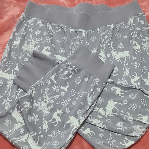 BRAND NEW! 2 Piece Pajama Set. - Picture 2 of 13